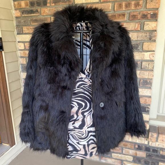 Sz Large Black Faux Fur coat jacket. Great for the holiday or night out. NWT - Picture 1 of 6